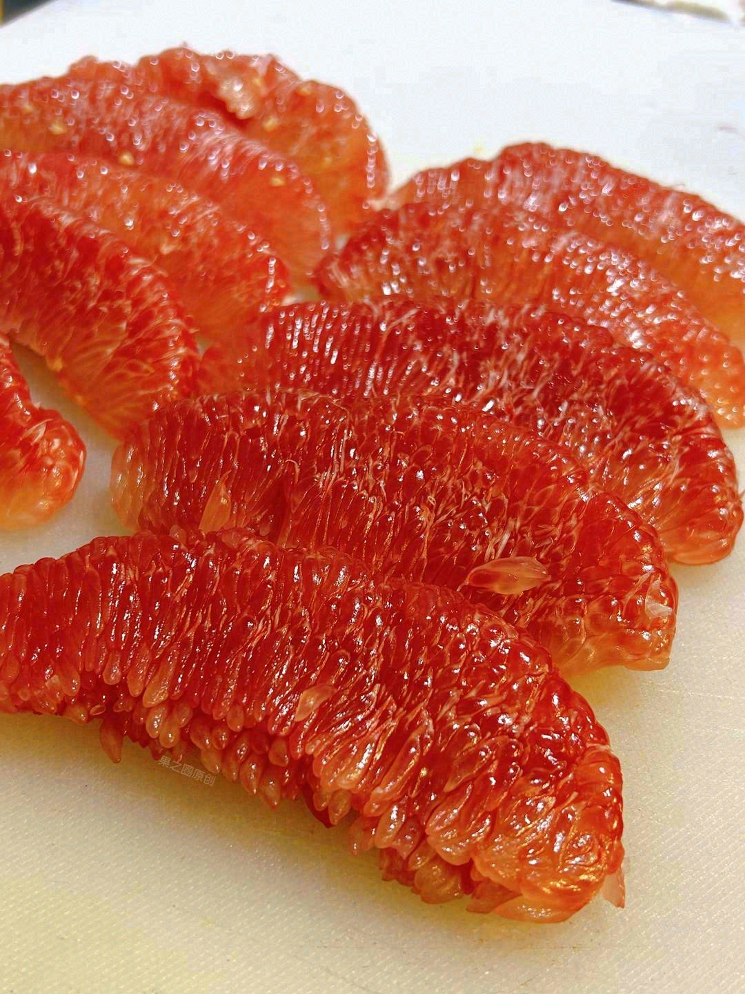 💖红似玛瑙的果肉❤️ 剥开这颗柚子的瞬间 配图2