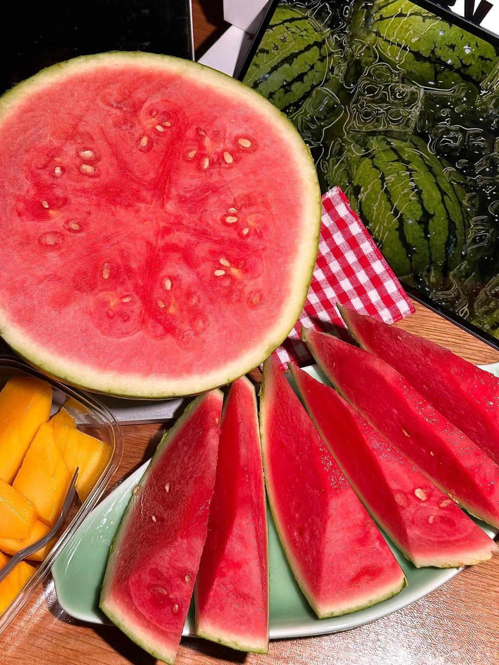 😊送来嘎嘎新鲜！ 冰爽又解暑😍！ 西瓜🍉 配图3