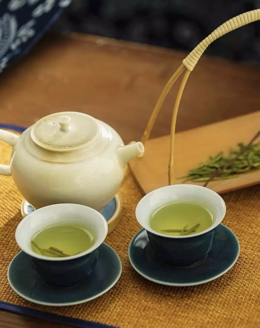 人生就像一杯茶，第一口苦，第二口涩，第三 配图2