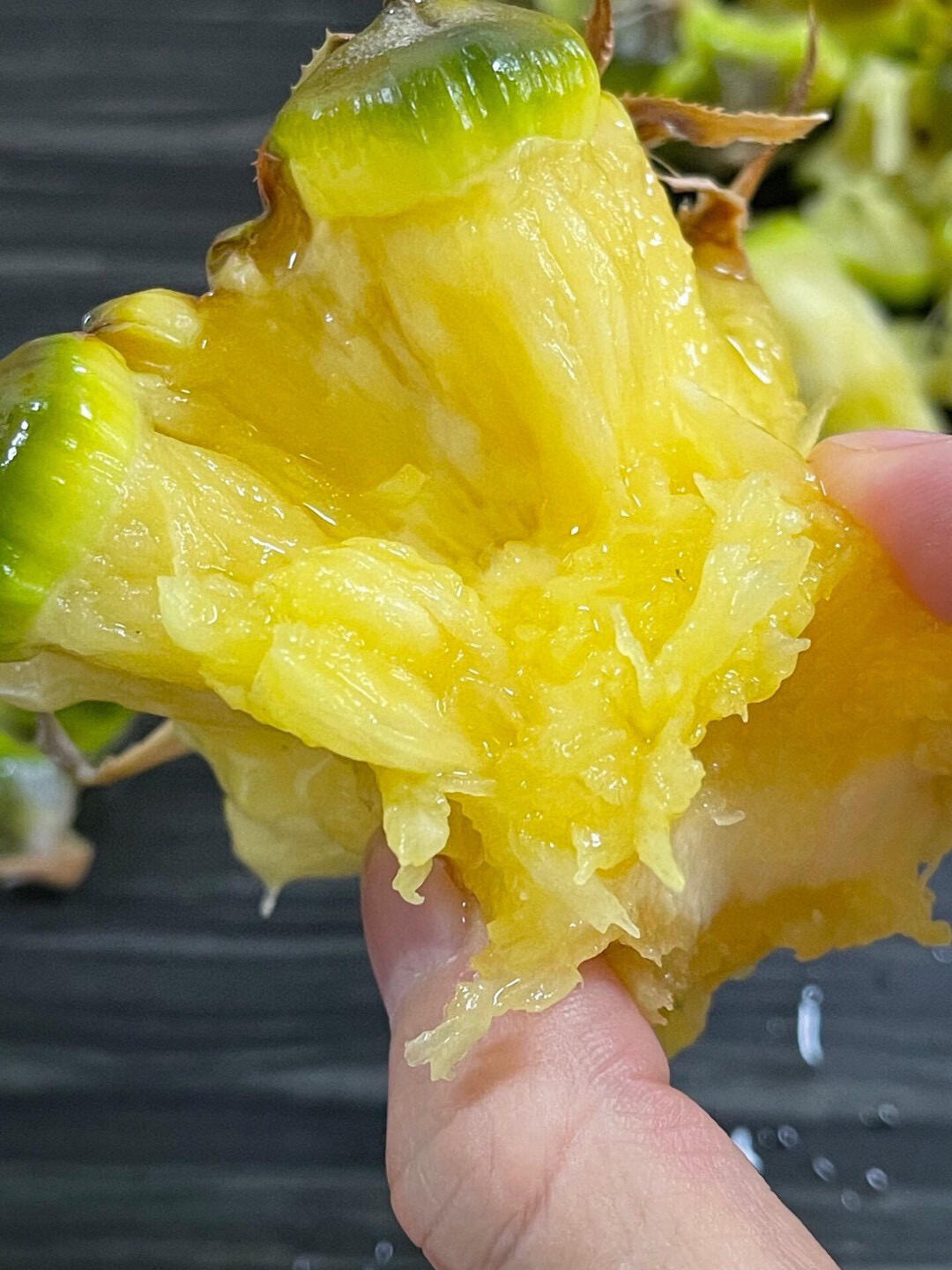 树熟手撕凤梨😍 🍍吃凤梨，你还在苦恼扣眼 配图3
