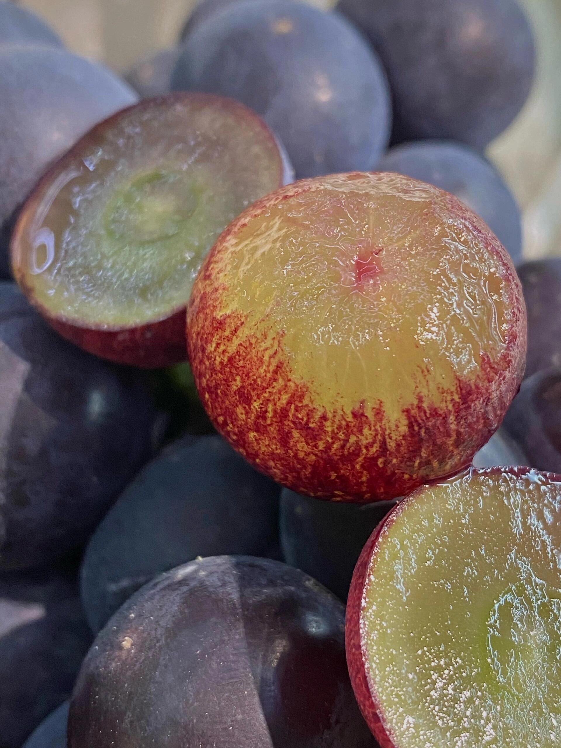 🍇巨峰葡萄来袭！ 颗颗饱满圆润，汁水多到 配图2