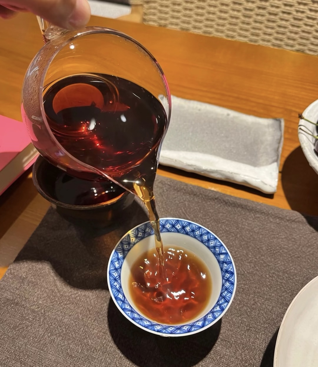 喝茶，添人间百岁寿， 饮茶，健康千万家。 配图1
