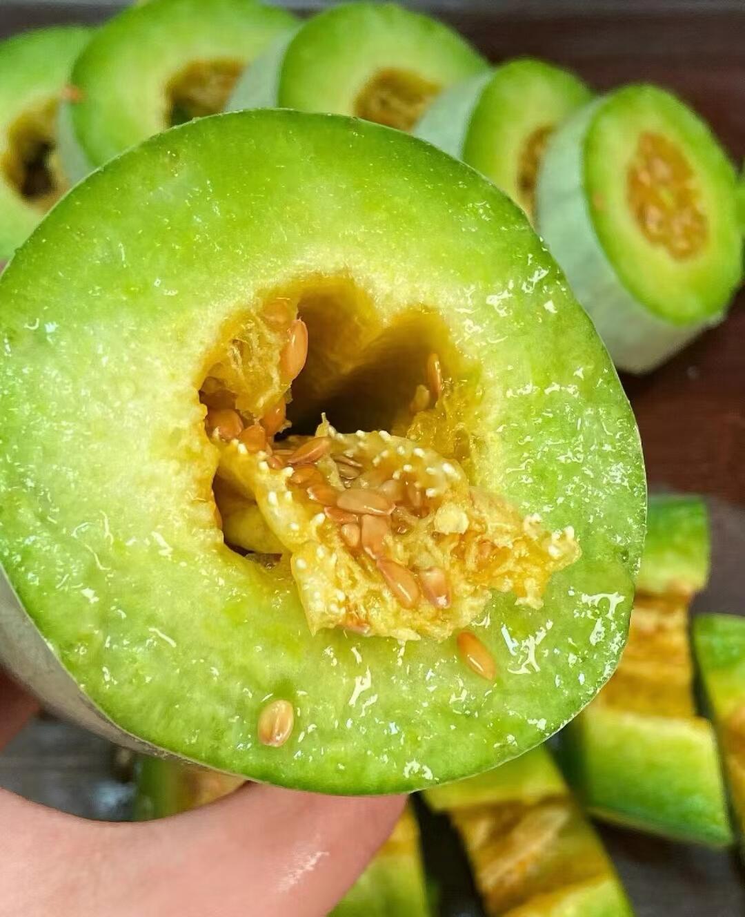 🍈羊角蜜瓜就是春天的脆甜担当！ 翠绿果肉 配图1