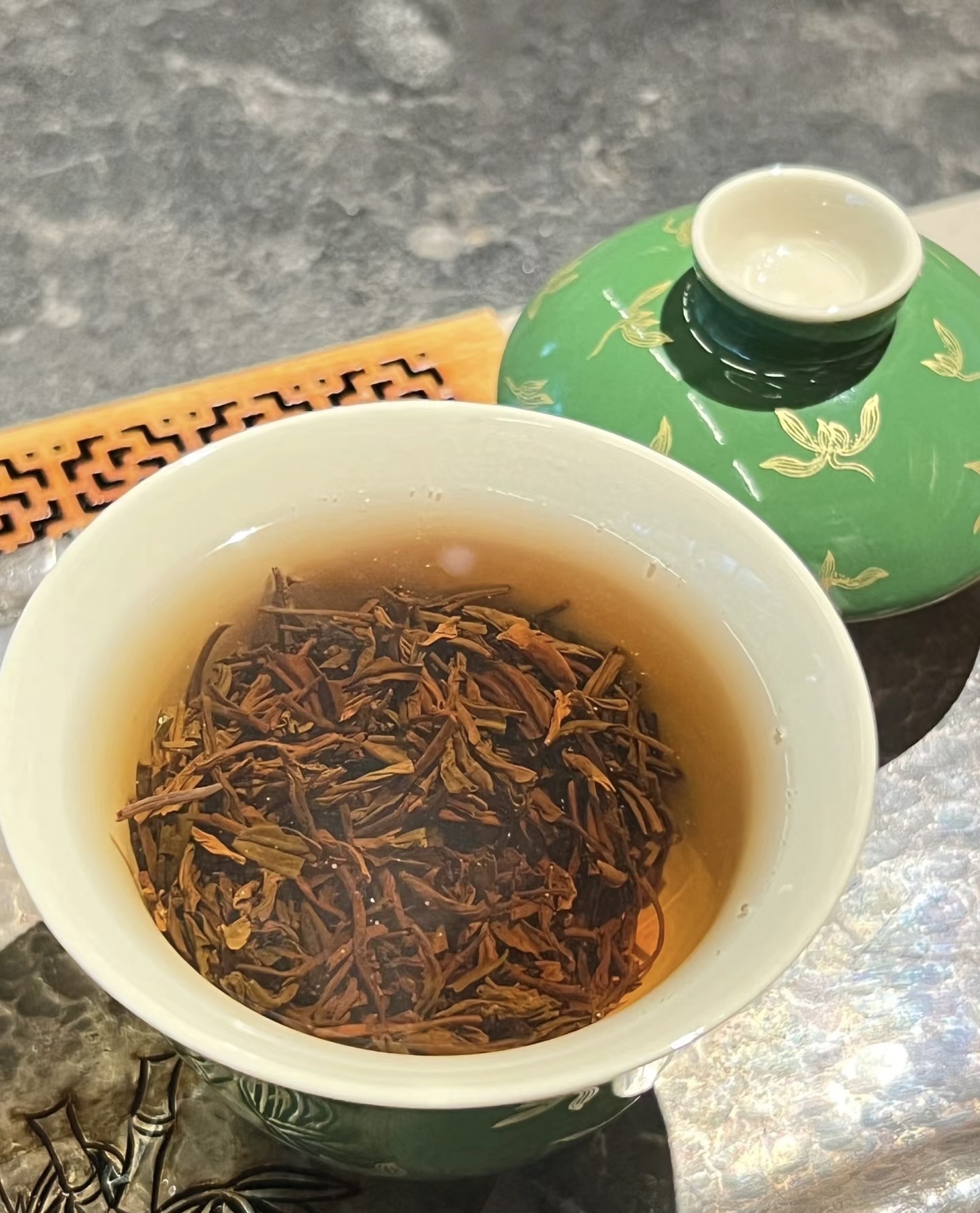传统正山小种外形是条索状，肥实的条索和乌 配图2
