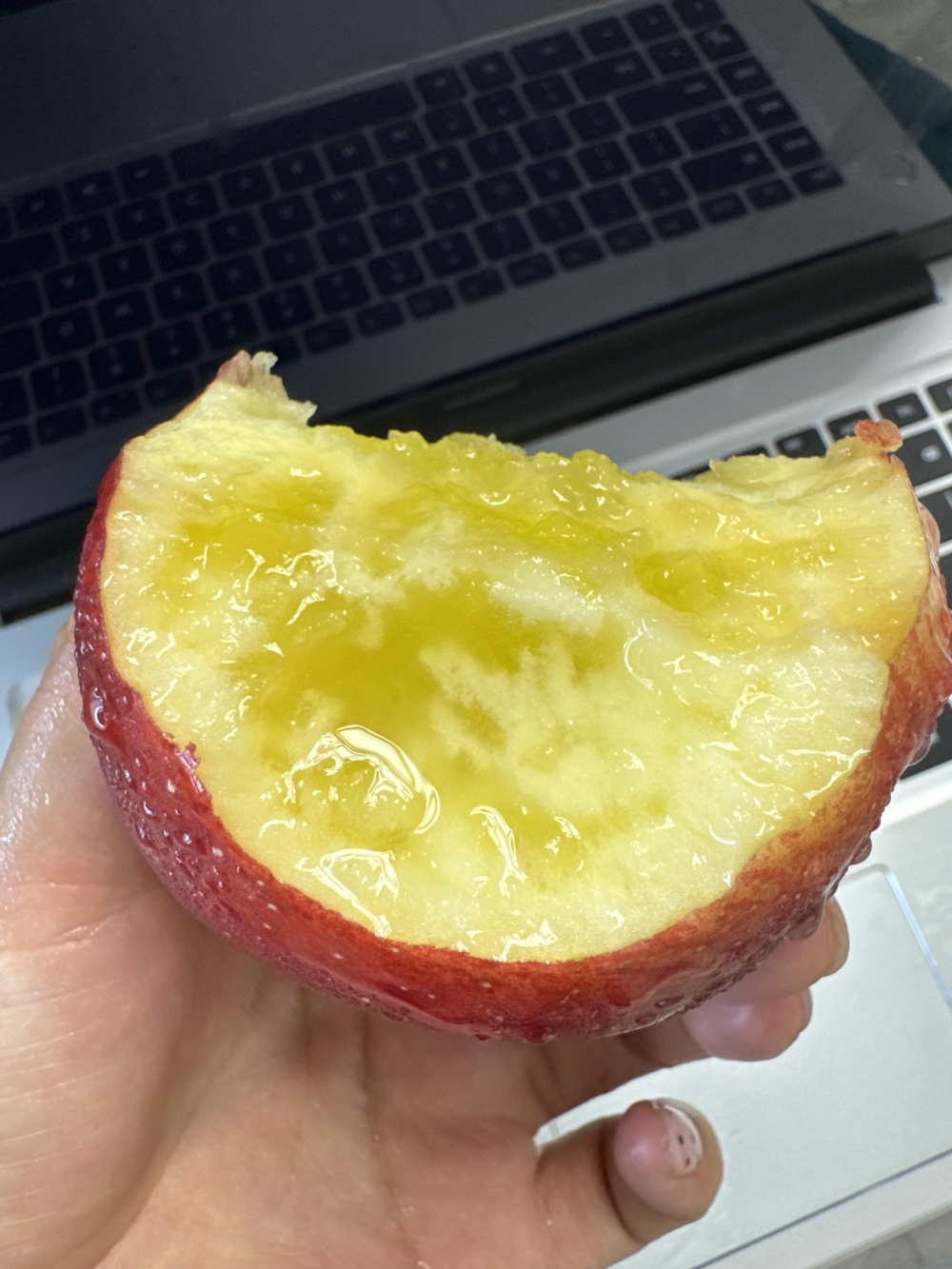 云南昭通苹果🍎咬一口嘎嘣脆，汁水超多😍浓 配图1