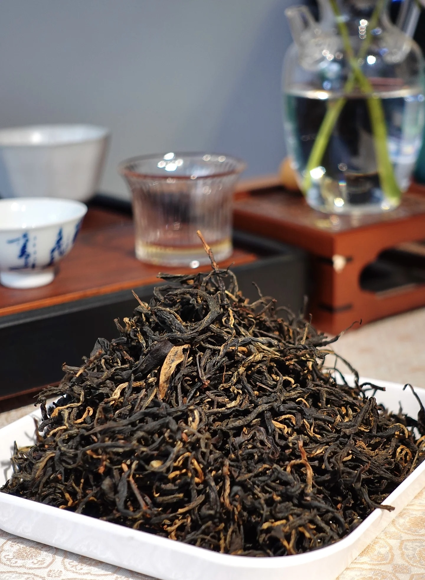 茶中精品，匠心独运。从采摘到制作，严格把 配图1