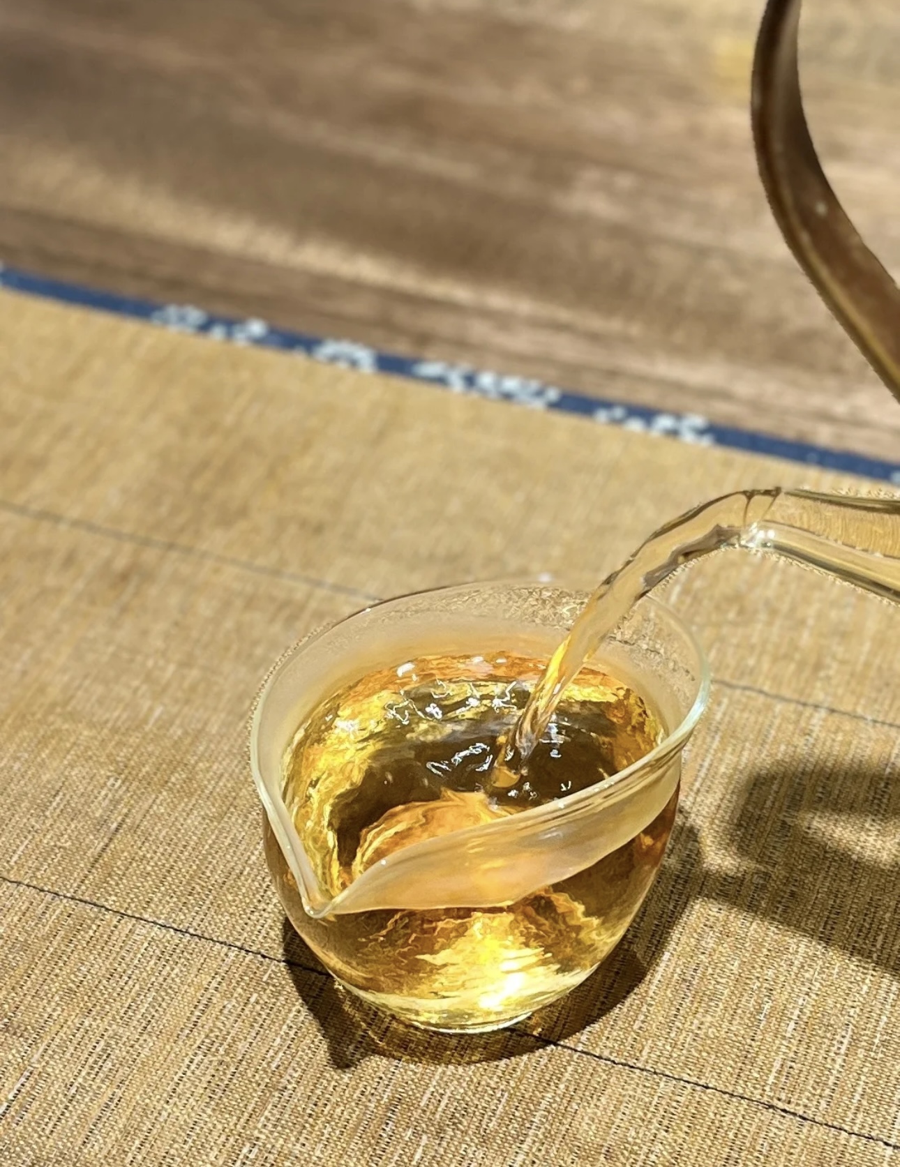 贡眉的美是沉稳与知性清亮的汤色夹带升腾的 配图2