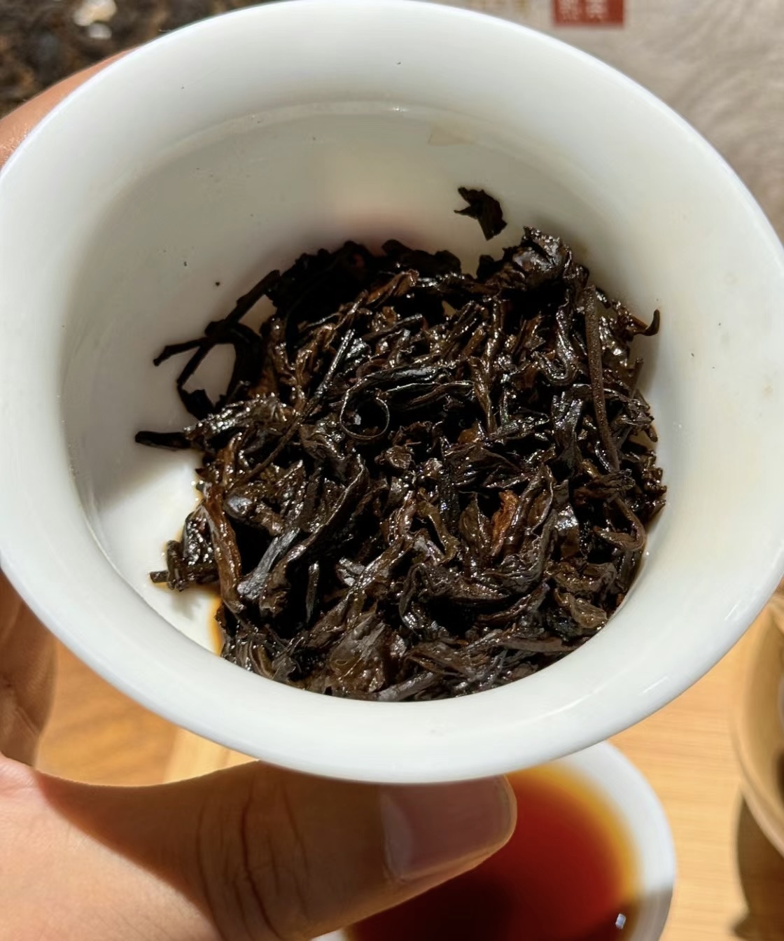 品味茶香，体验生活。我们的茶叶新鲜采摘， 配图2