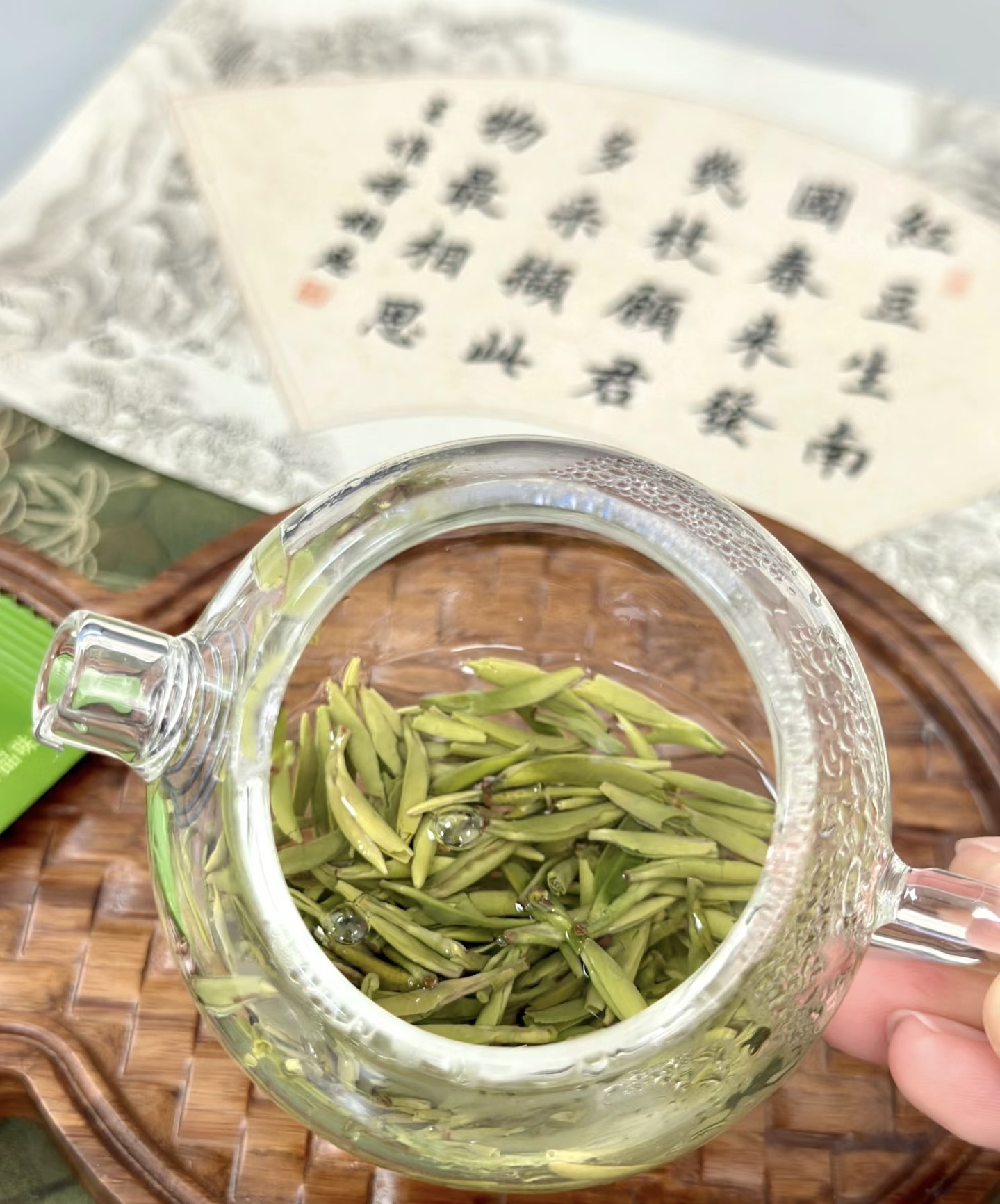 竹叶青：外观翠绿鲜亮，扁平光滑，形似秀竹 配图2