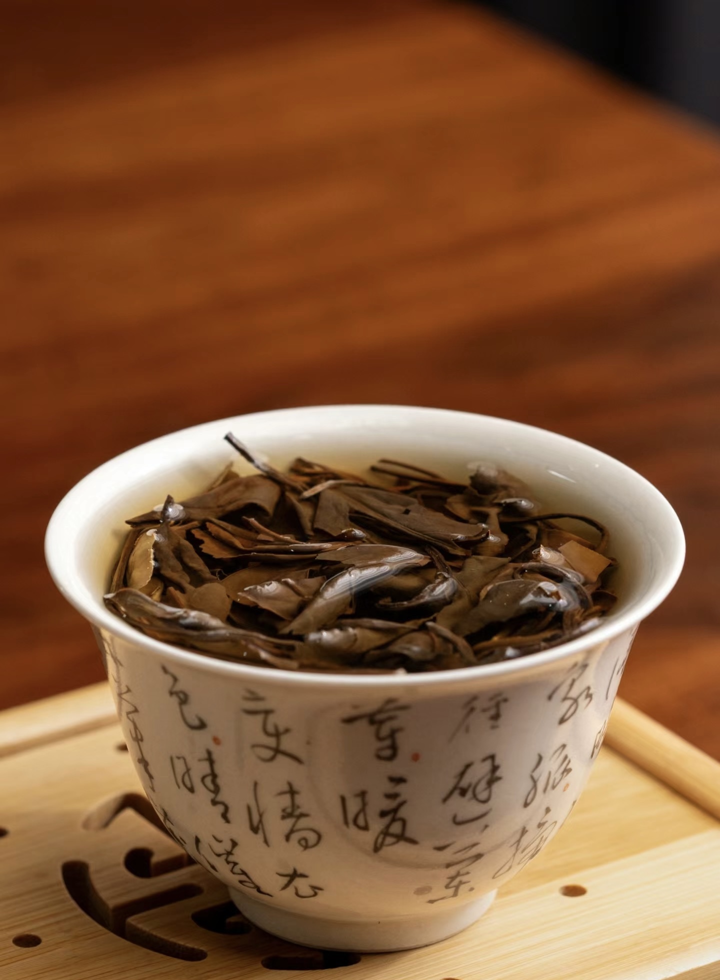 岁月如金-老白茶，条索脉络清晰。初尝时， 配图2