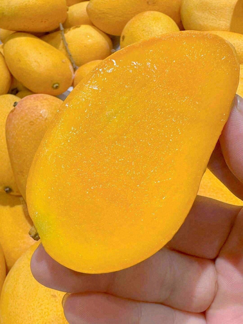 小台芒果💛香甜多汁、筋络少，橙黄色的果肉 配图1