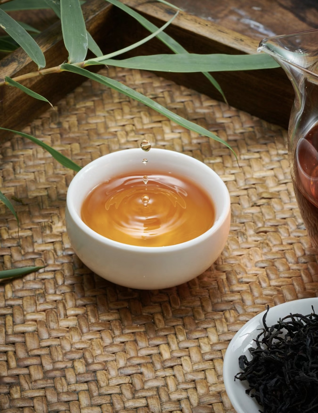 一杯红茶，色泽红润，香气馥郁。品味其中， 配图2