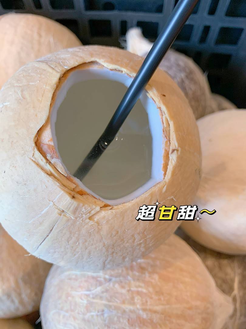 椰皇很完美💫💫 个子小小，水分却超级多😎 配图1