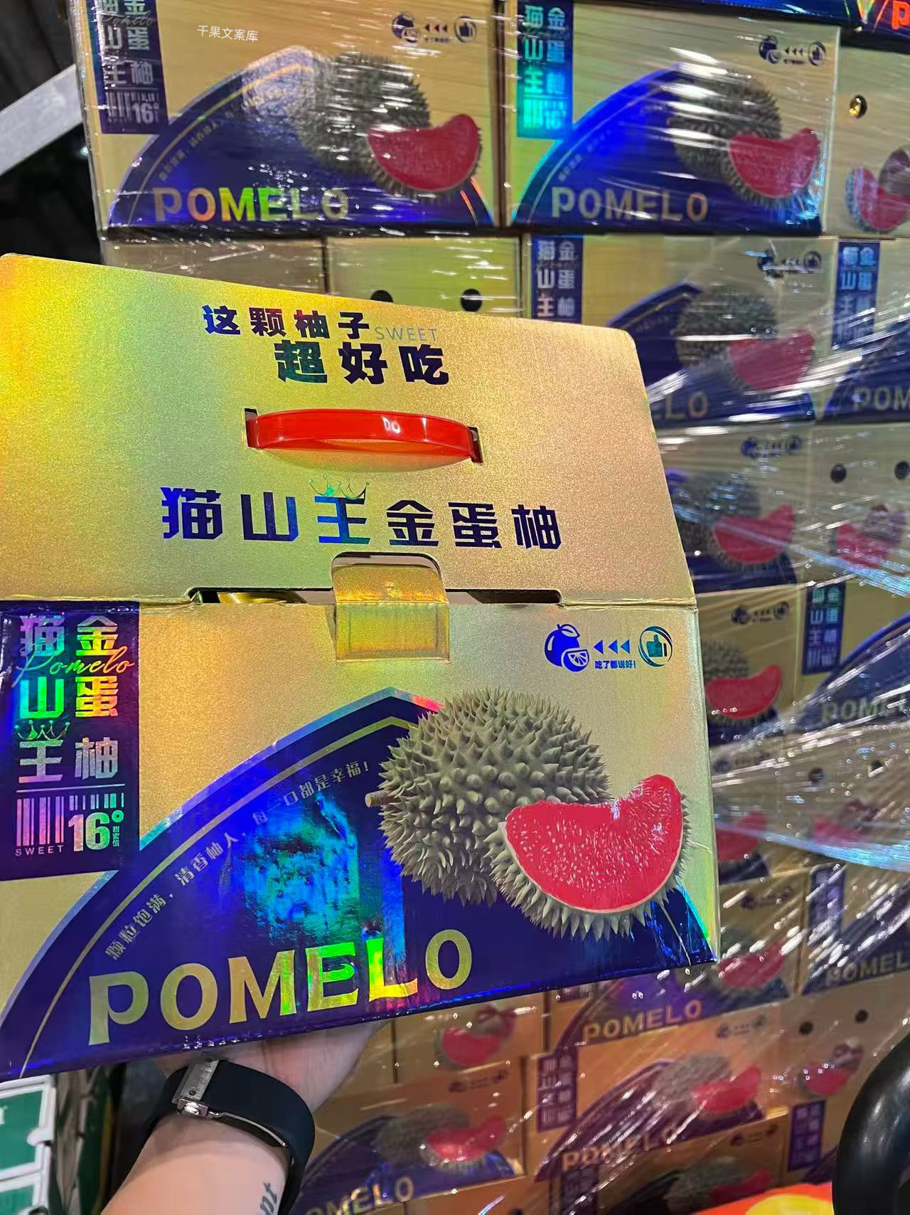 今日份治愈是猫山王金蛋柚给的！💫 剥柚时 配图3