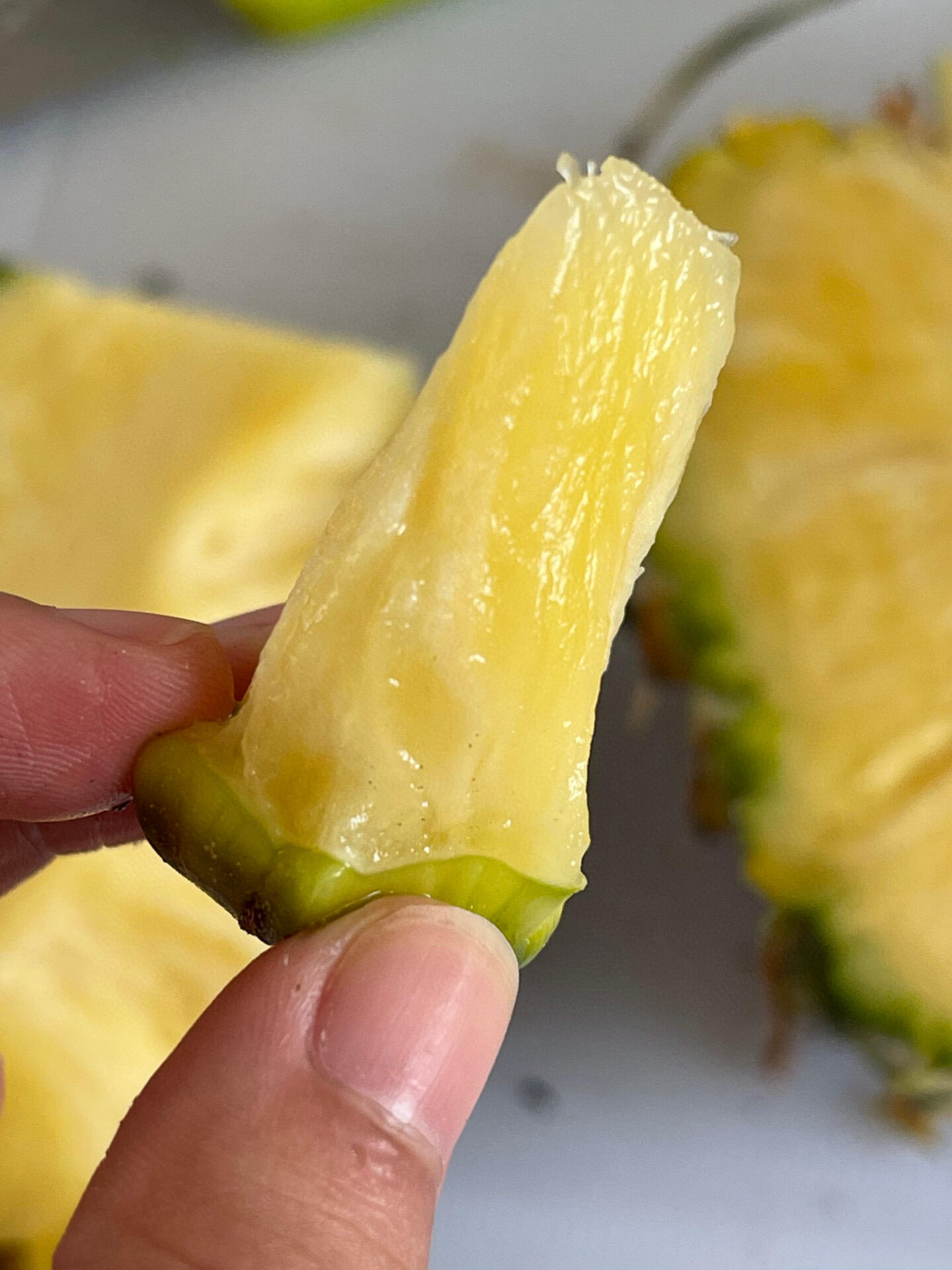 树熟手撕凤梨😍 🍍吃凤梨，你还在苦恼扣眼 配图2