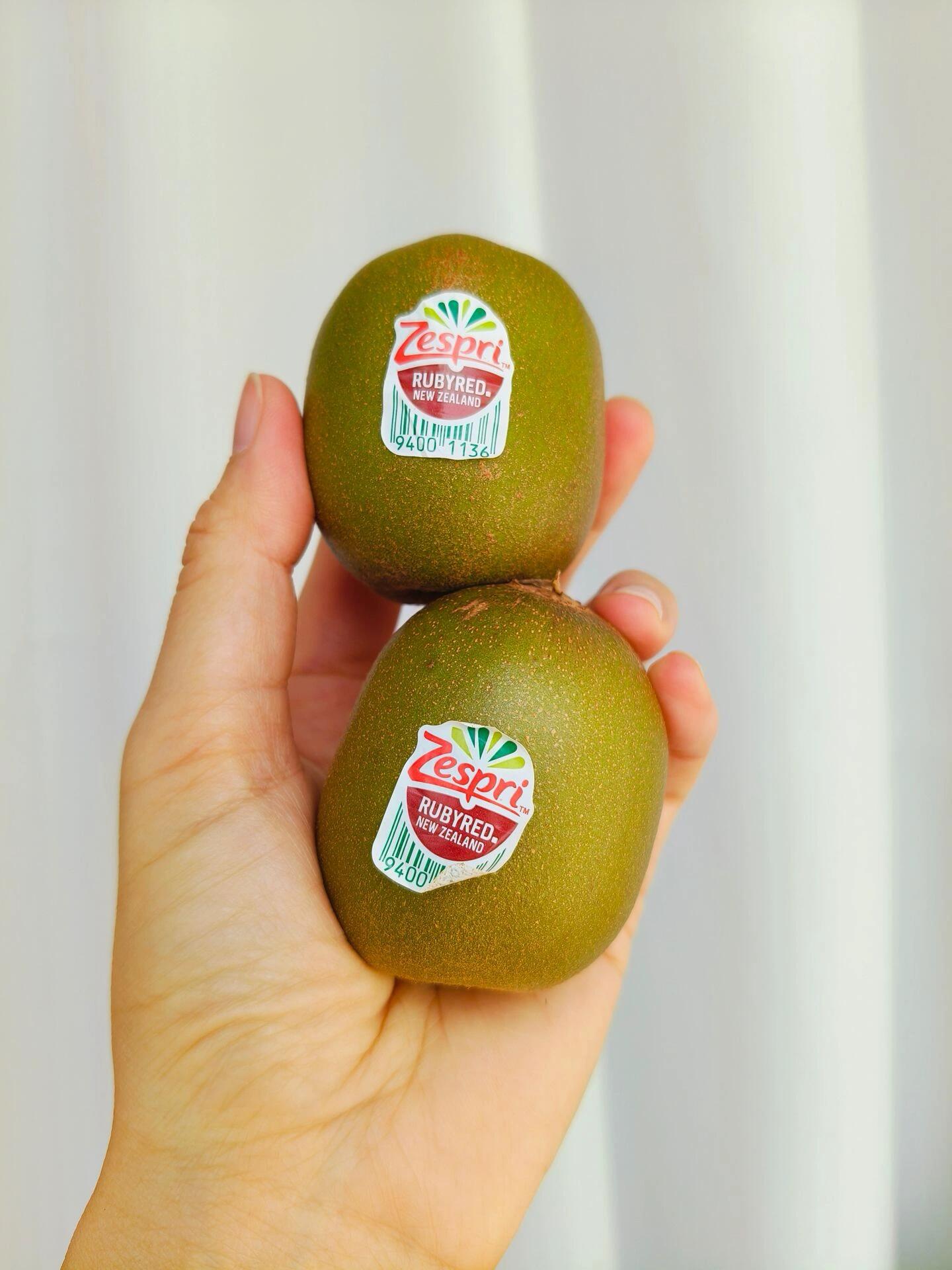 🥝红心猕猴桃酸甜上线！ 果肉细滑绵密，轻 配图3