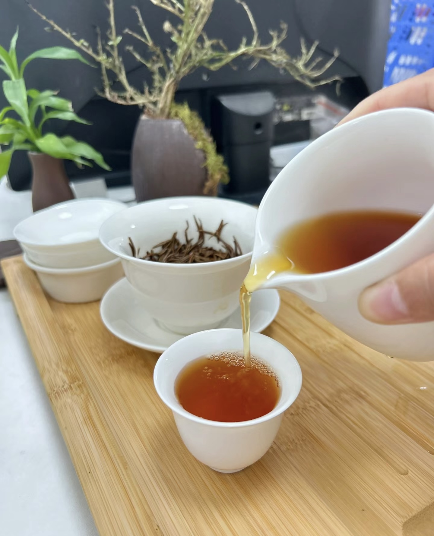 金骏眉对原材料要求高，全程手工制作，价格 配图3