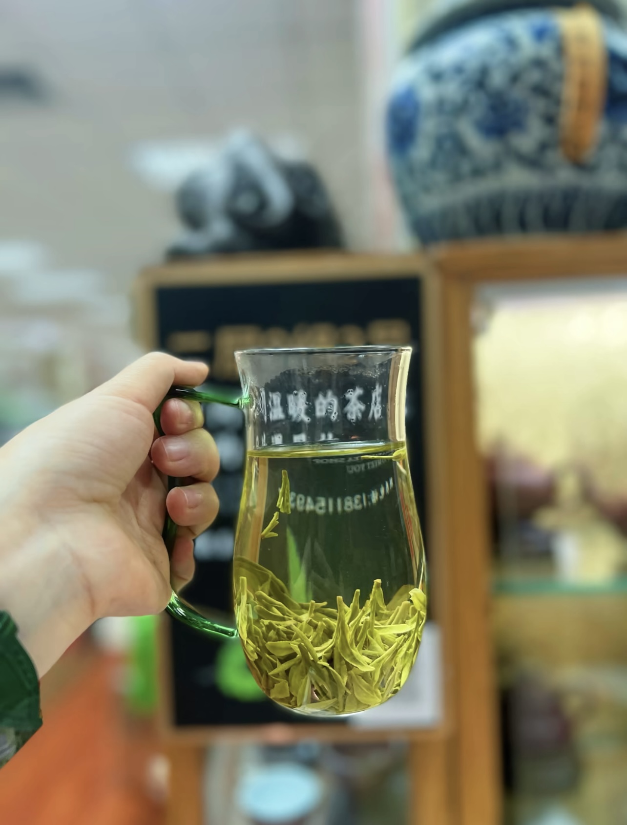 颜值和口感全方位在线！ 外形扁平挺秀，色 配图3