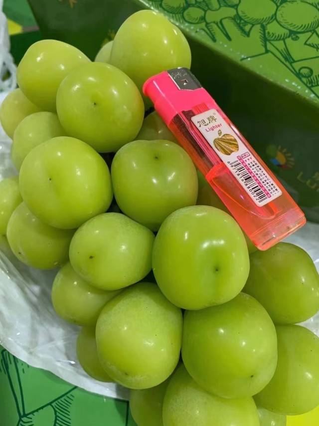 乐拉韩国🇰🇷香印青提皮薄多汁，颗粒饱满， 配图3