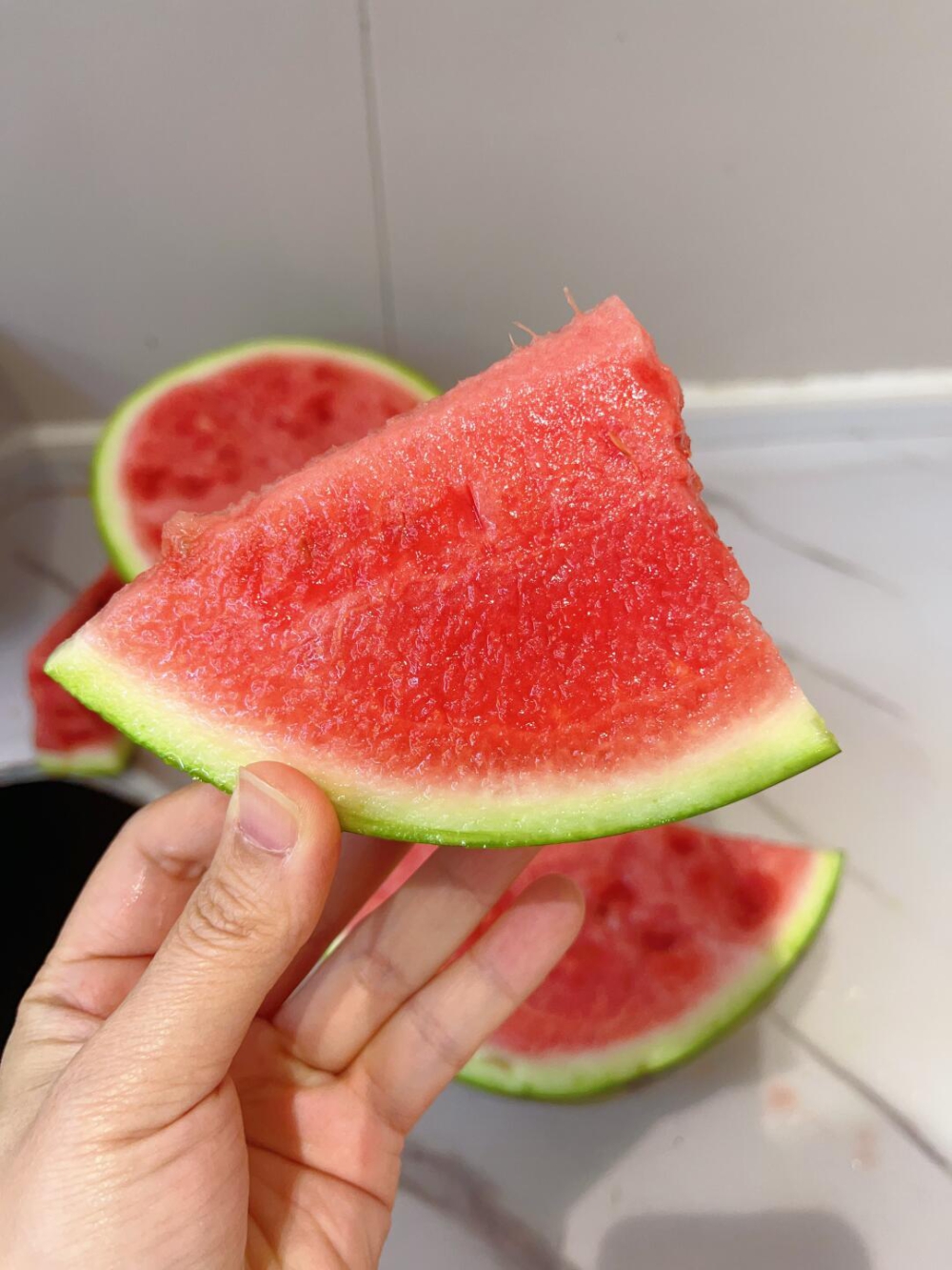 你们那🍉多少💰暖气屋里吃西瓜🍉想想都过瘾 配图1