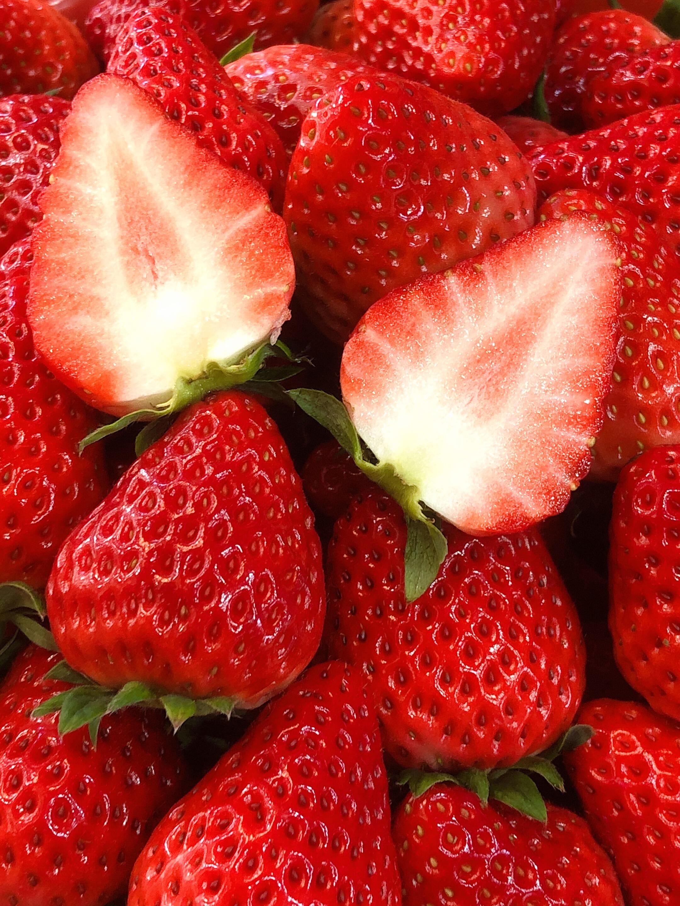 🍓红颜草莓，果肉软嫩、细腻无丝🎊。 唇齿 配图1