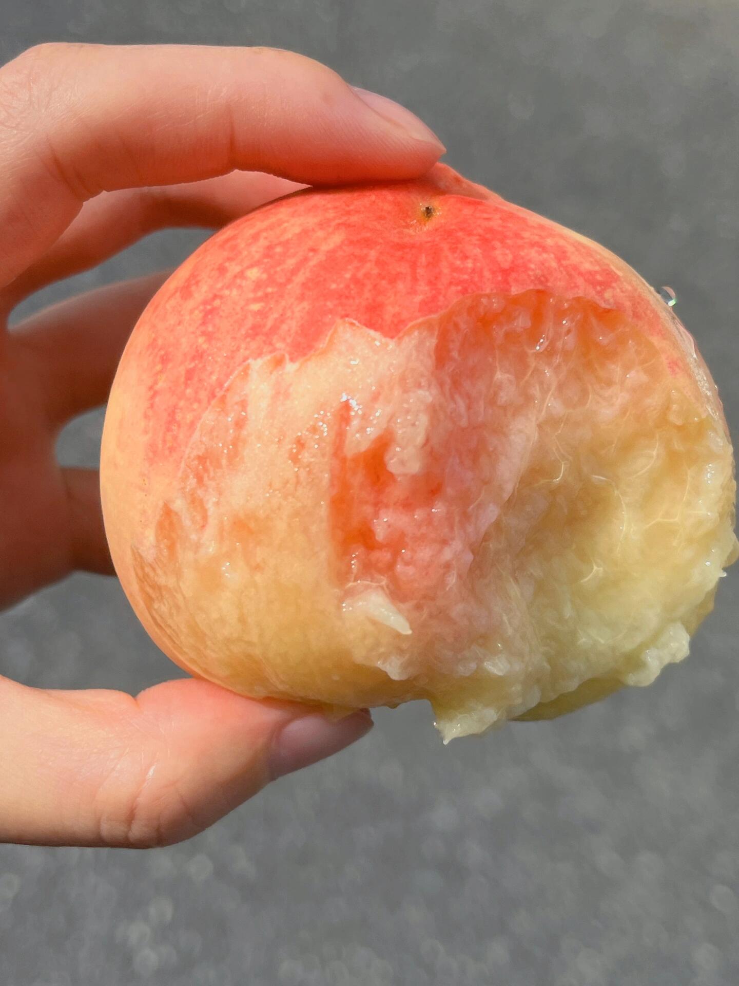 阳山水蜜桃🍑 粉嫩的外表犹如一缕清风，抚 配图2