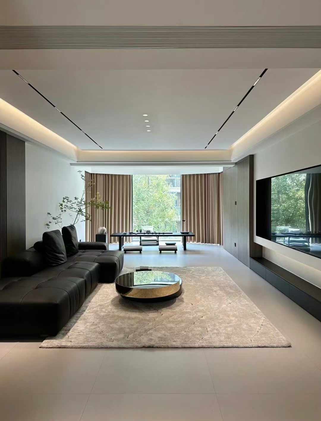 与浮躁的外界相比 意式极简散发的 则是一 配图3