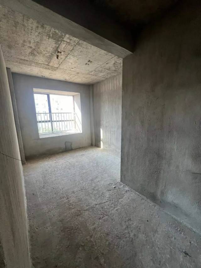 ​专业量房确保每一寸空间都精准无误， 让