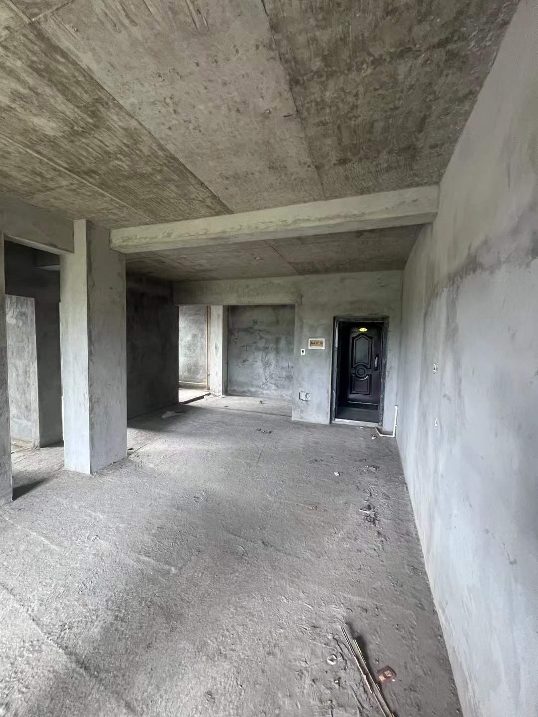 开门，量一量客厅的光线和长度 ‮角转‬， 配图3
