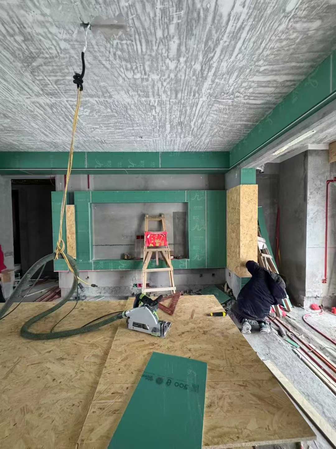 我们不搞花里胡哨的宣传， 每天泡在工地， 配图3
