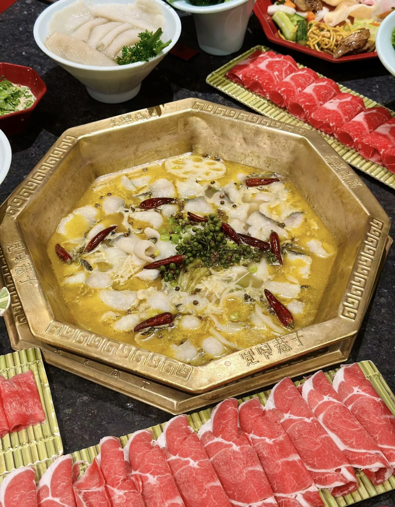 😋酸菜鱼火锅，舌尖上的酸爽诱惑！ 🐟 滑 配图2