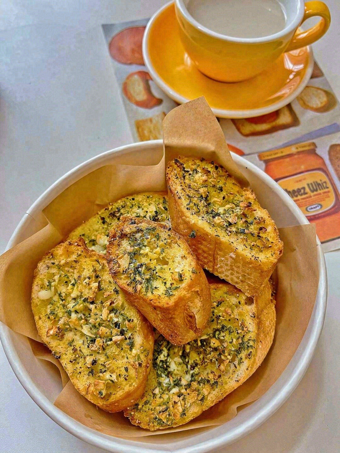 🥖蒜香法棍的仪式感就是将整条法棍改刀成1 配图3