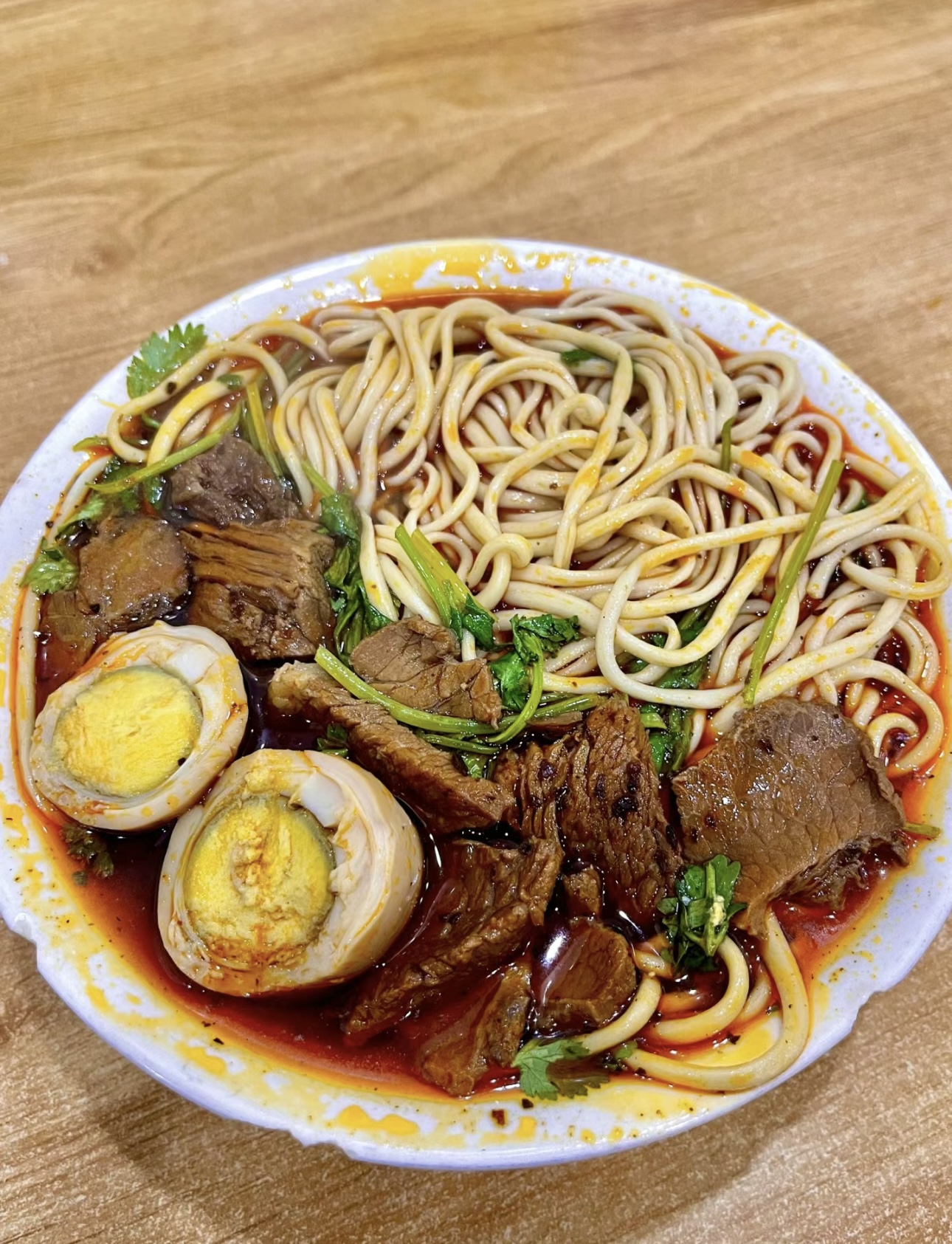 一碗鸡蛋牛肉面，筋道面条与鲜嫩牛肉完美搭 配图1