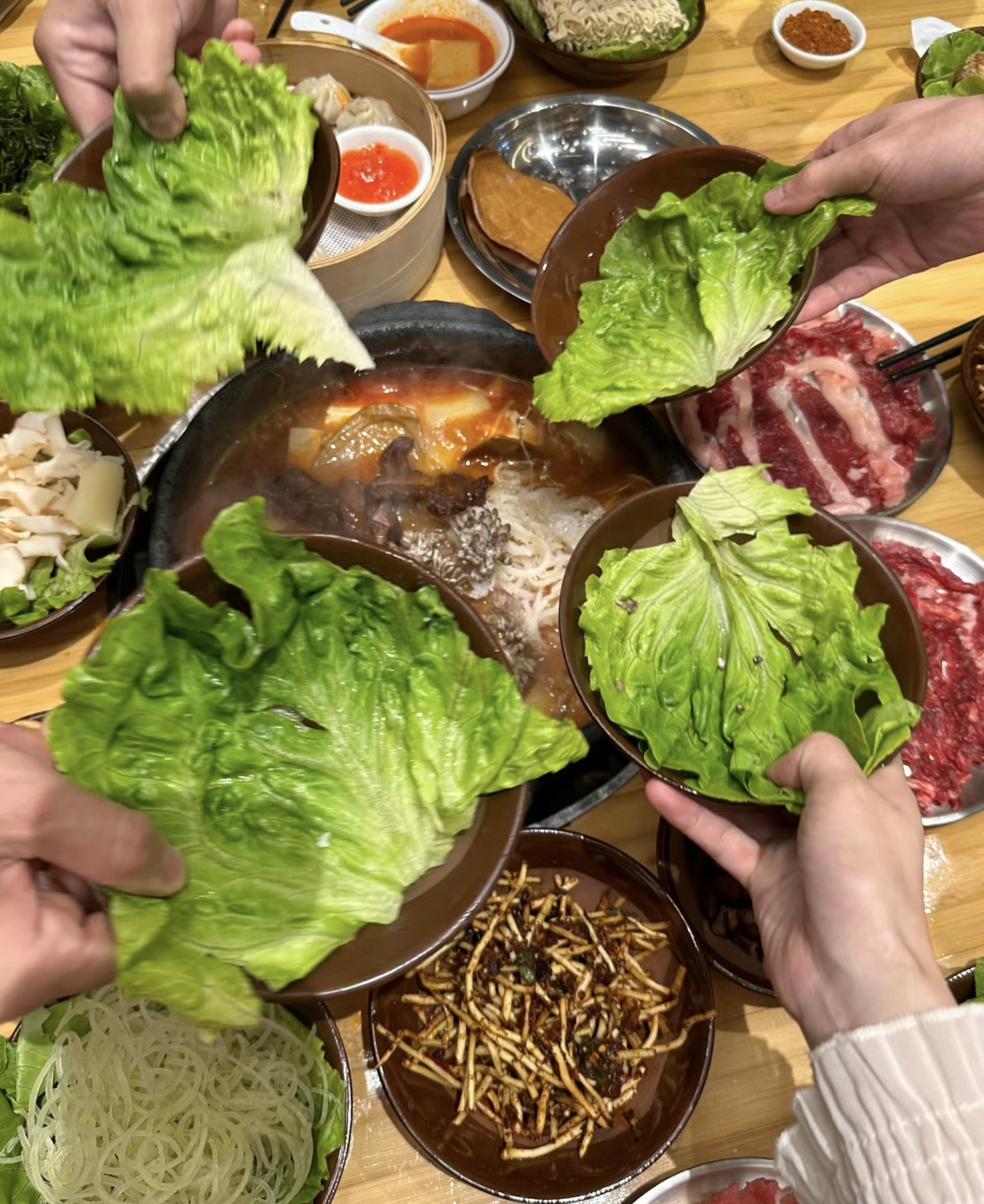 夺夺粉火锅带着它的独特魅力来袭！一锅酸辣 配图2