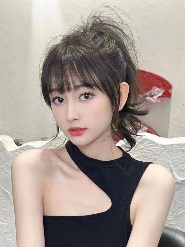 适合圆脸方脸的一款刘海法式刘海 ❤这法式