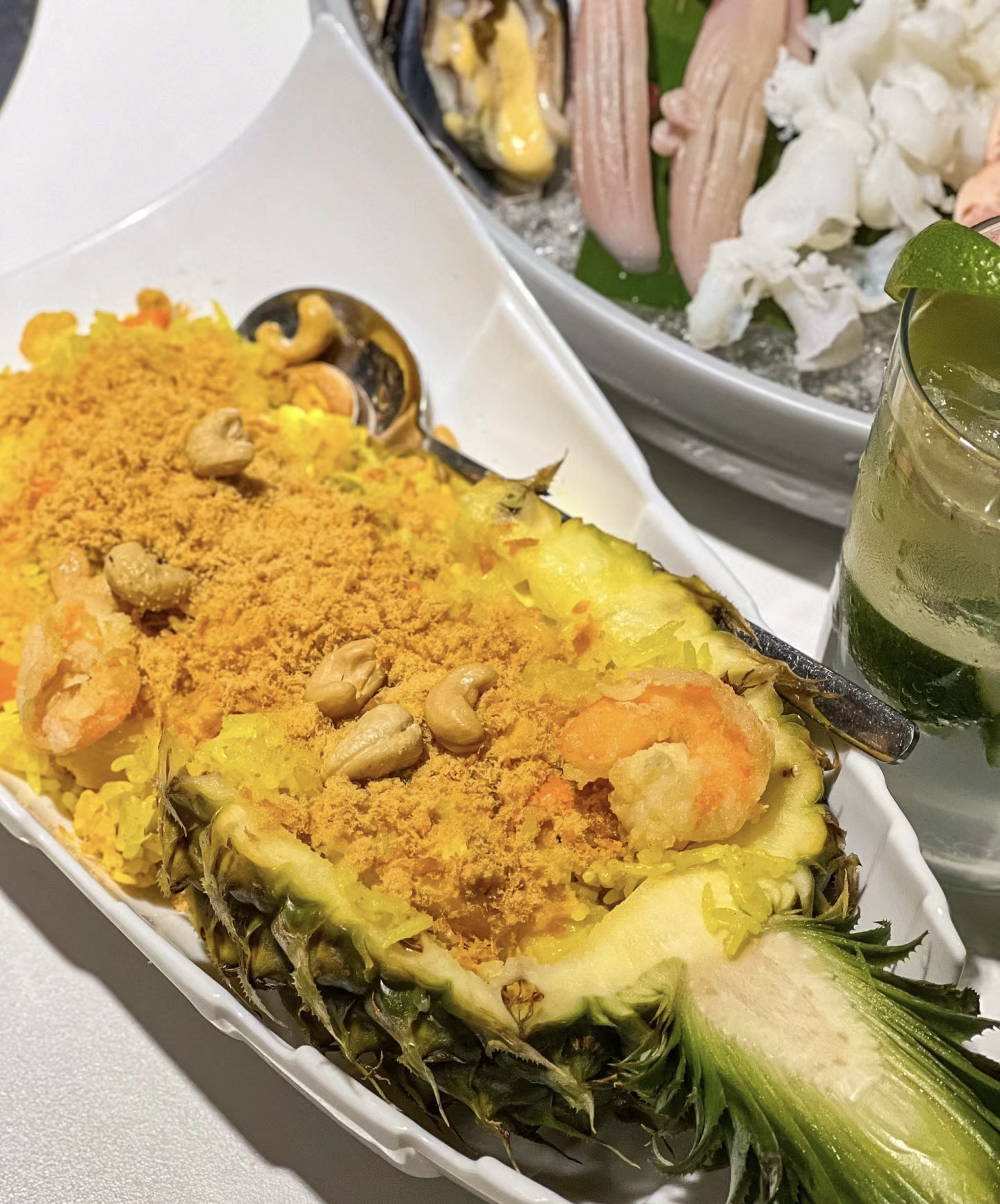 浓郁鲜香的汤底：泰式火锅的汤底，融合了柠 配图3