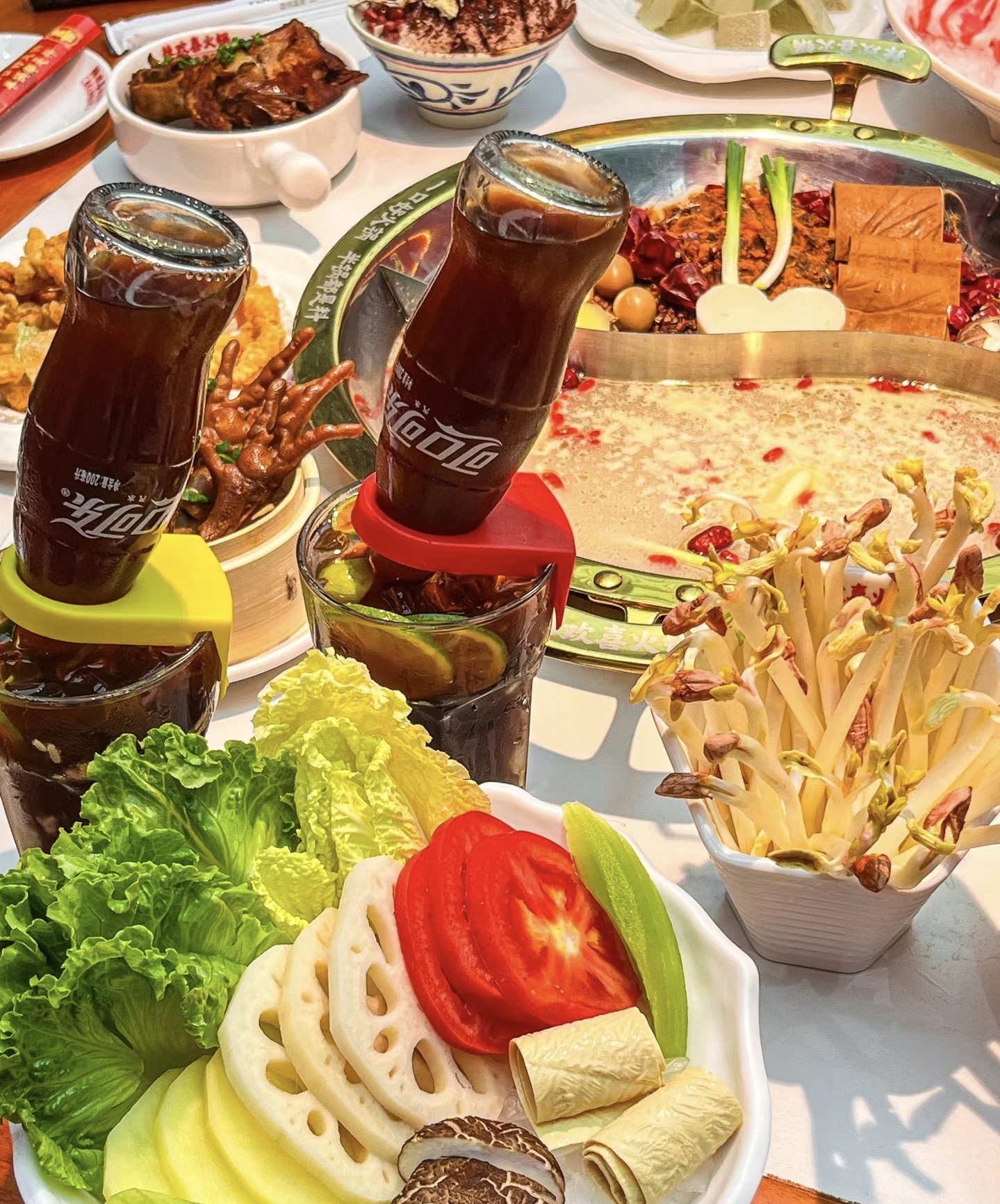 三种鲜美食材碰撞，熬出的汤底鲜香无比。热 配图2