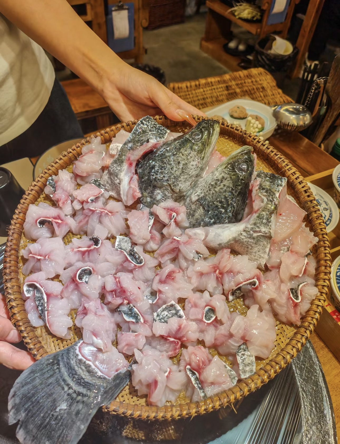 酸菜鱼火锅，美味诱惑！鲜嫩鱼肉与老坛酸菜 配图1