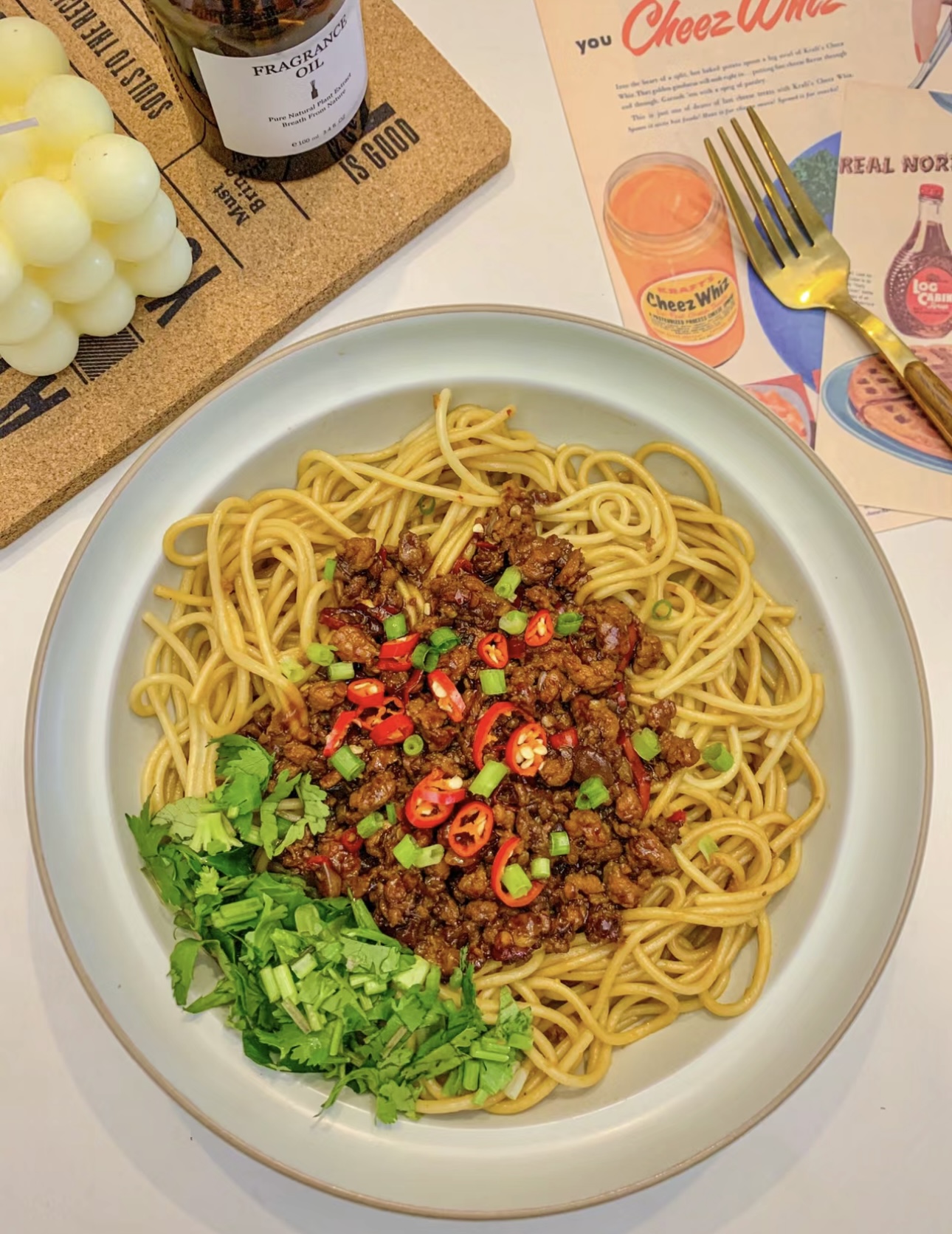 肉酱拌面，浓郁肉酱散发着醇厚香气。拌上筋 配图2