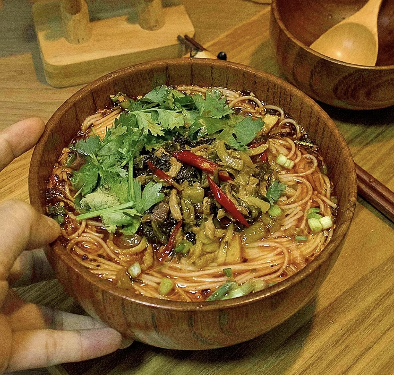 酸菜面，酸爽可口！酸菜的独特风味融入面条 配图3