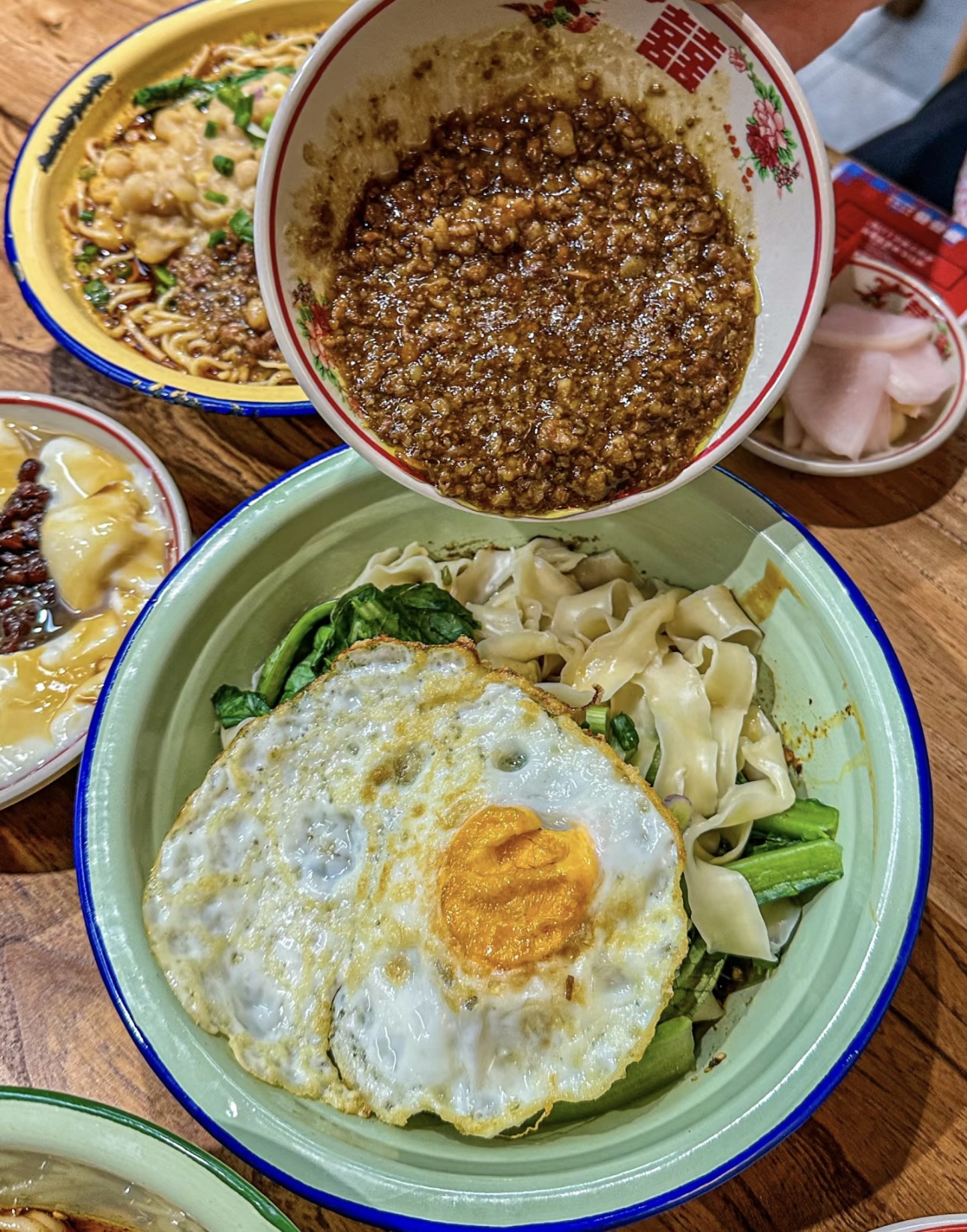 重庆面，麻辣鲜香滋味全，面条劲道口感佳。 配图3