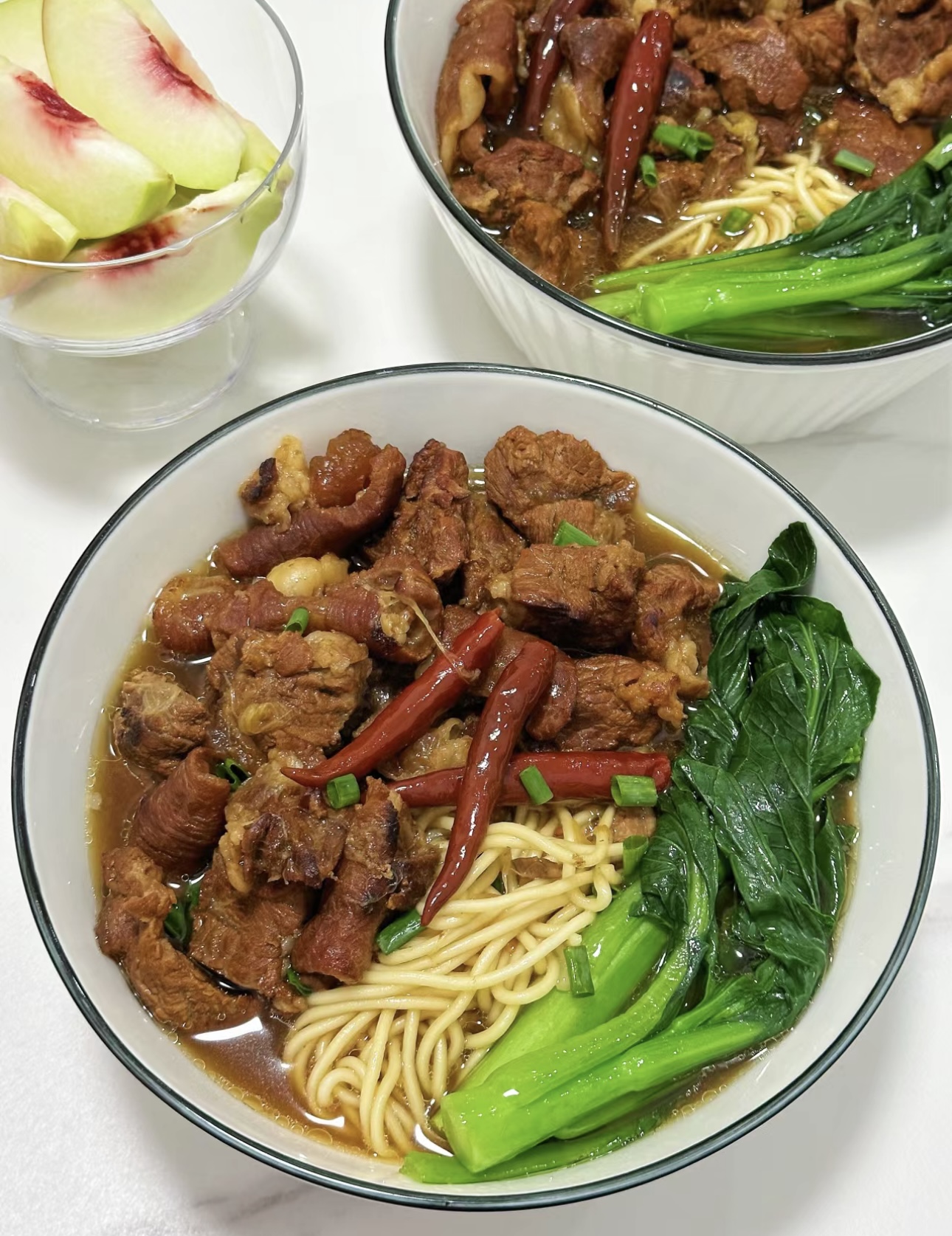 🥩大块的牛肉，炖煮得软烂入味，肉香四溢😋 配图1