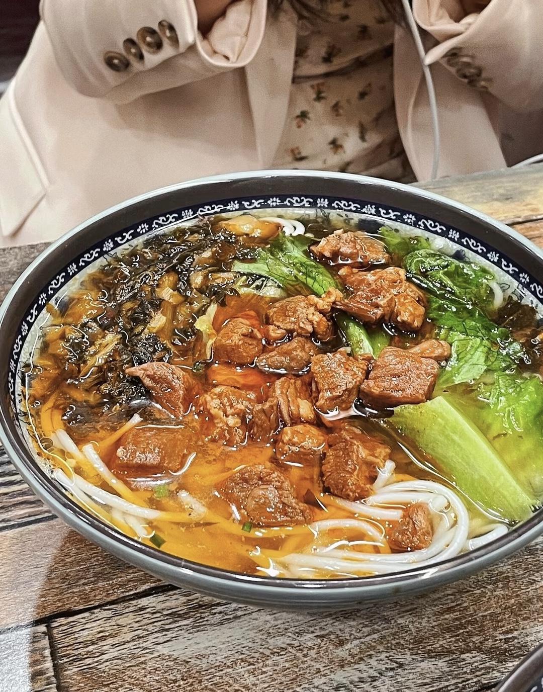 卖米线"这个词太俗了，我的职业是：贩卖人 配图1