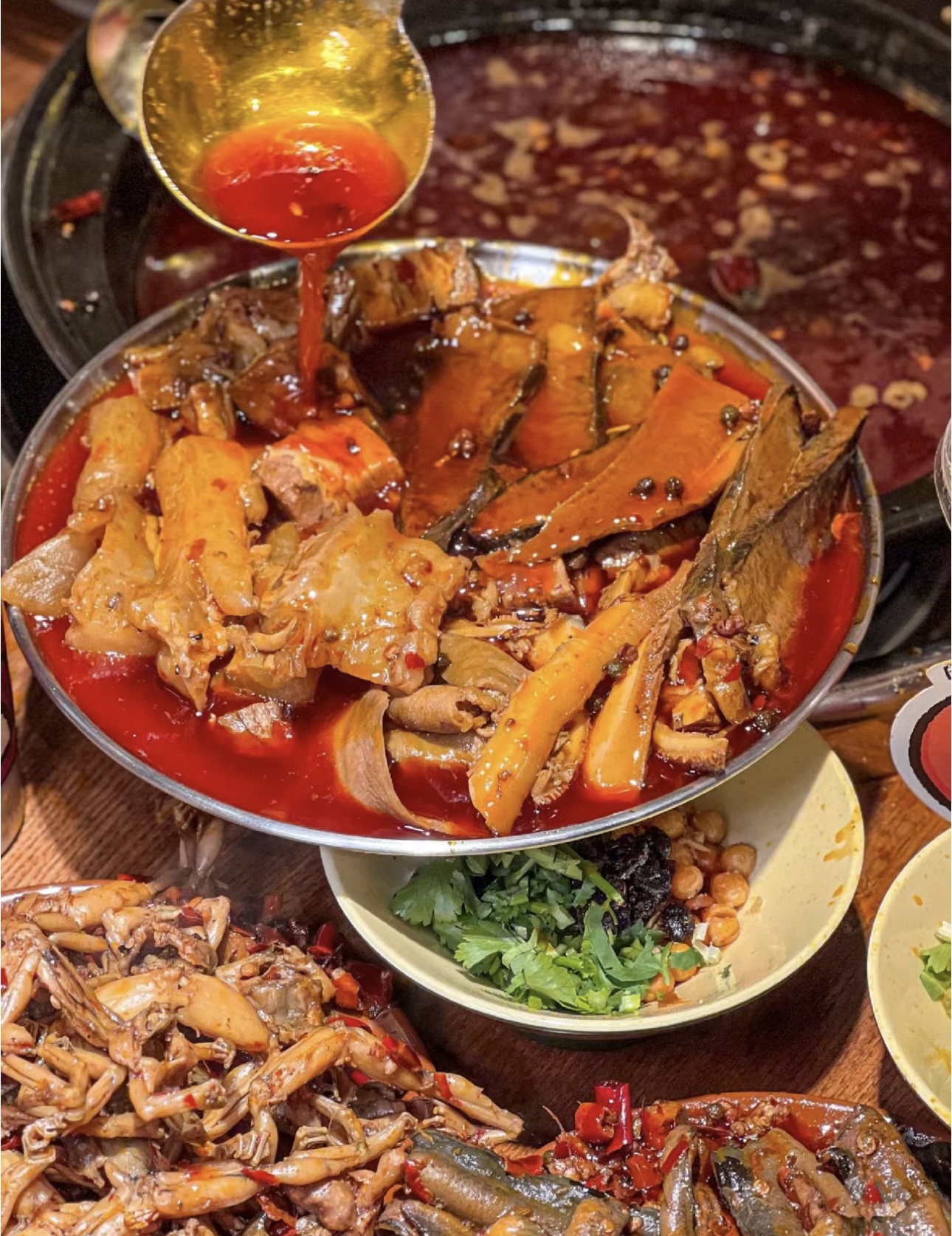 牛杂火锅，满满一锅牛杂炖煮得软烂入味，热 配图1