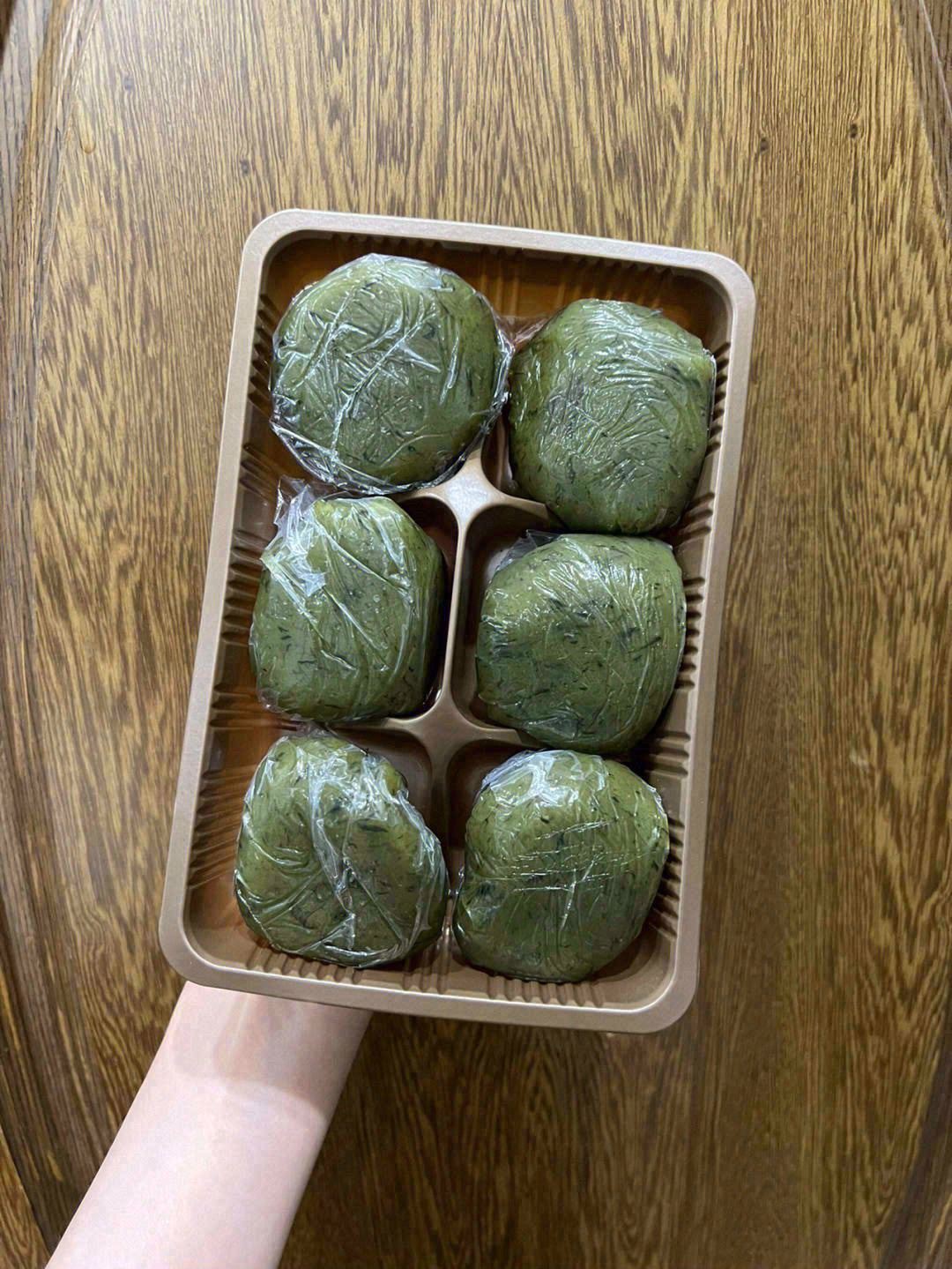🌿时逢早春和家人外出踏春，带上几盒青团🥡 配图3