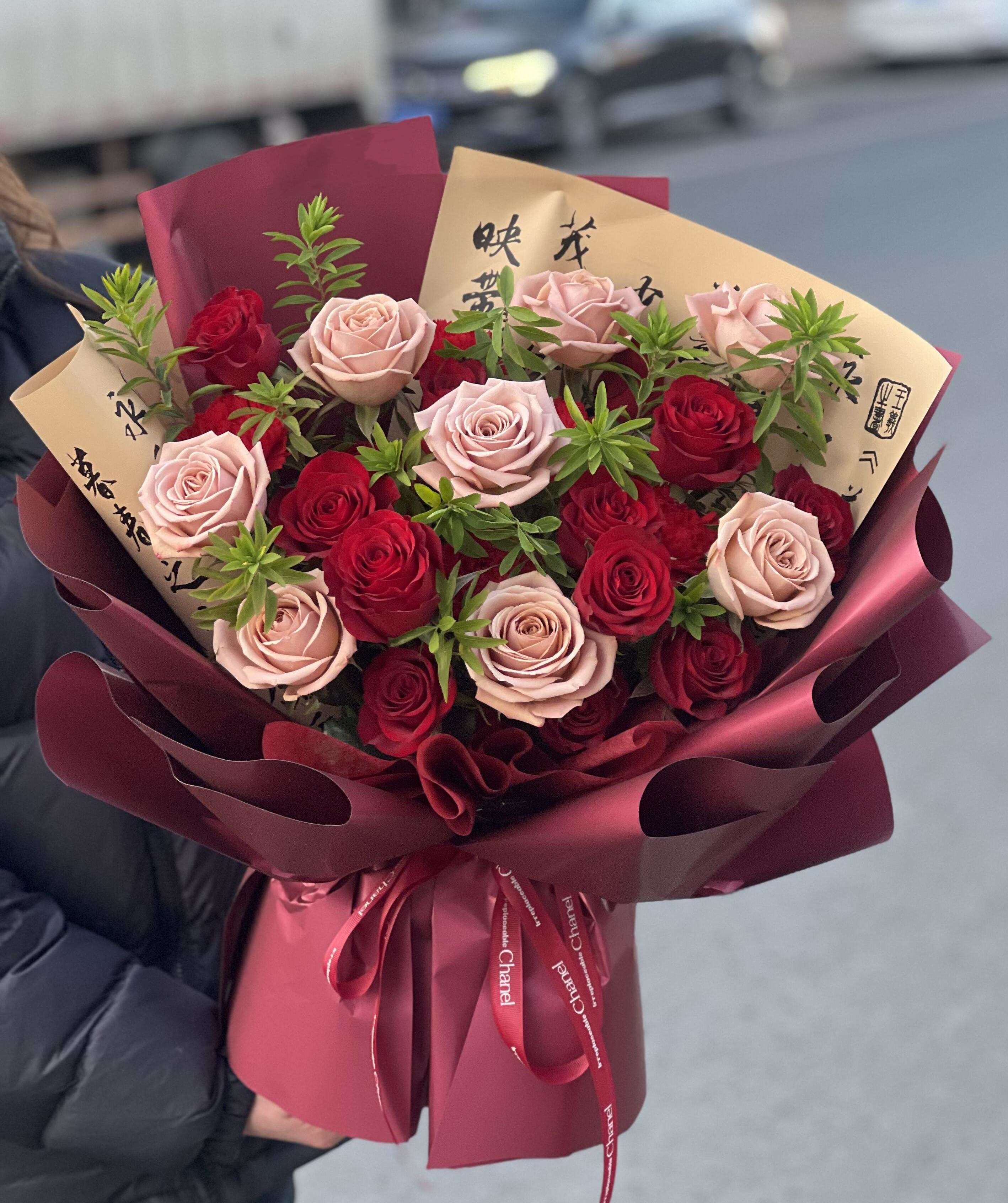 卡布奇诺红玫瑰花束💐 浪漫主义🌹是暗处迎 配图2