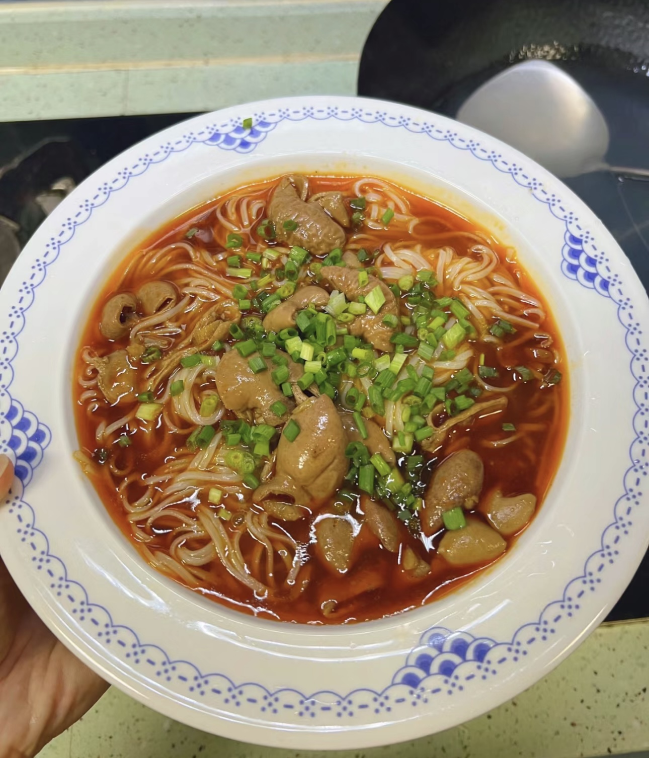 🤩哇塞！这碗肥肠面简直是我的味蕾天堂😍！ 配图1