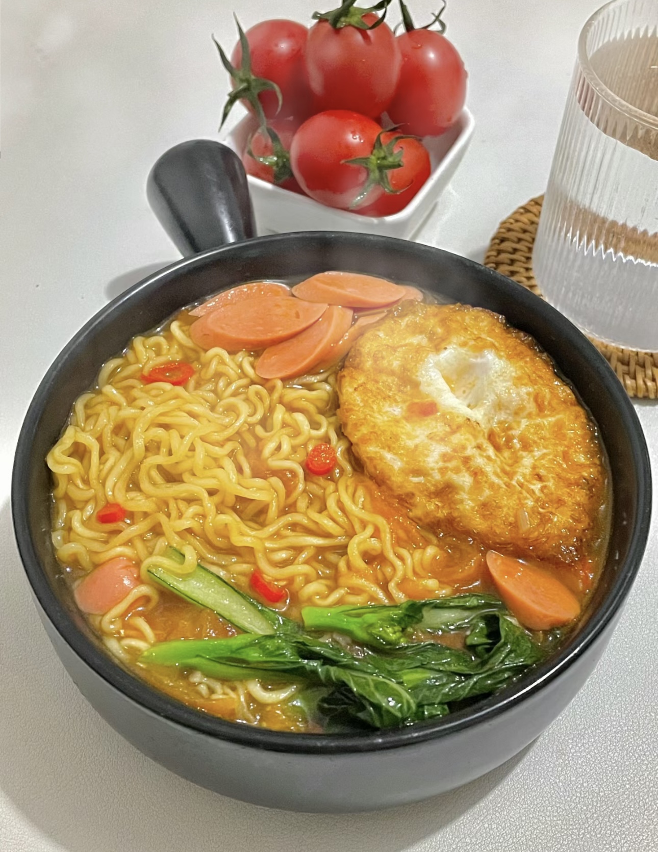 酸酸辣辣的番茄酸辣面，面条裹着浓郁的番茄 配图2
