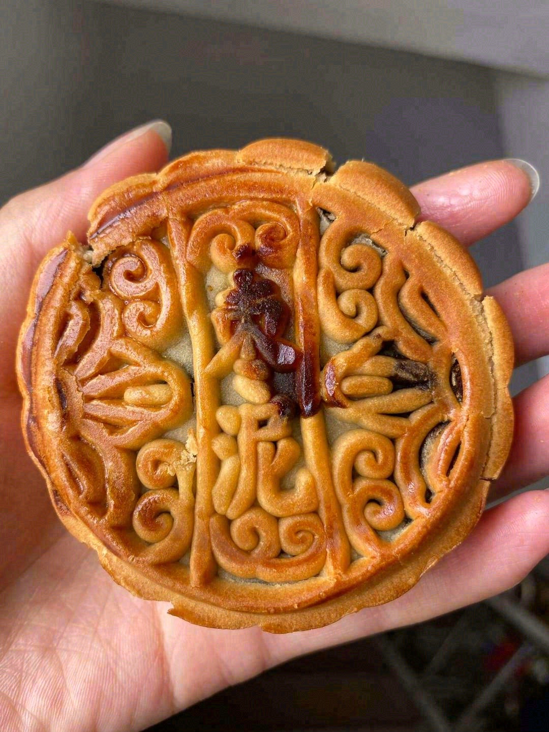 🥮枣泥月饼，口感独特，馅料制作地道考究👍 配图1