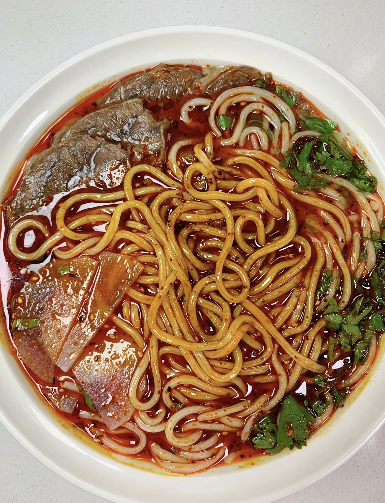兰州牛肉汤面，面条爽滑劲道，牛肉鲜嫩多汁 配图3